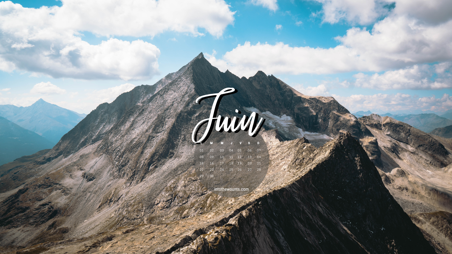 Fonds d'écran pour téléphone et ordinateur, avec et sans calendrier pour le mois de juin 2026. Thème montagnes / été