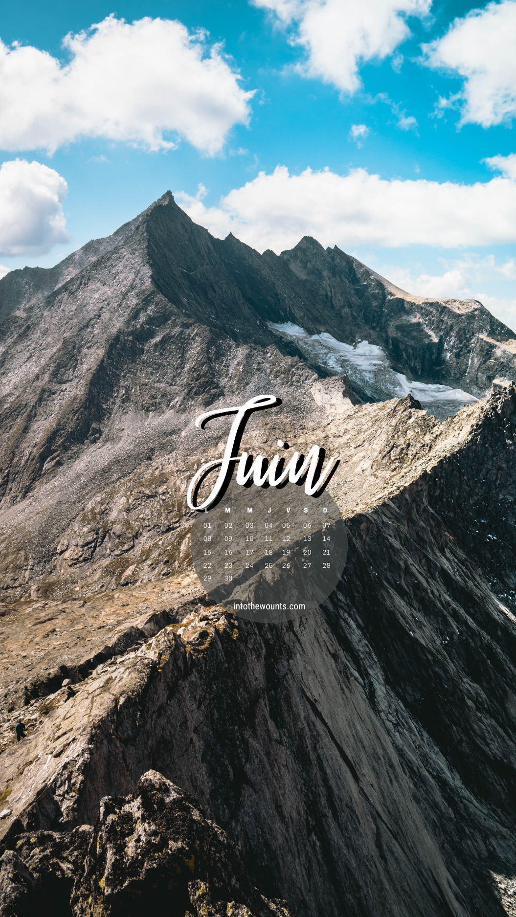 Fonds d'écran pour téléphone et ordinateur, avec et sans calendrier pour le mois de juin 2026. Thème montagnes / été