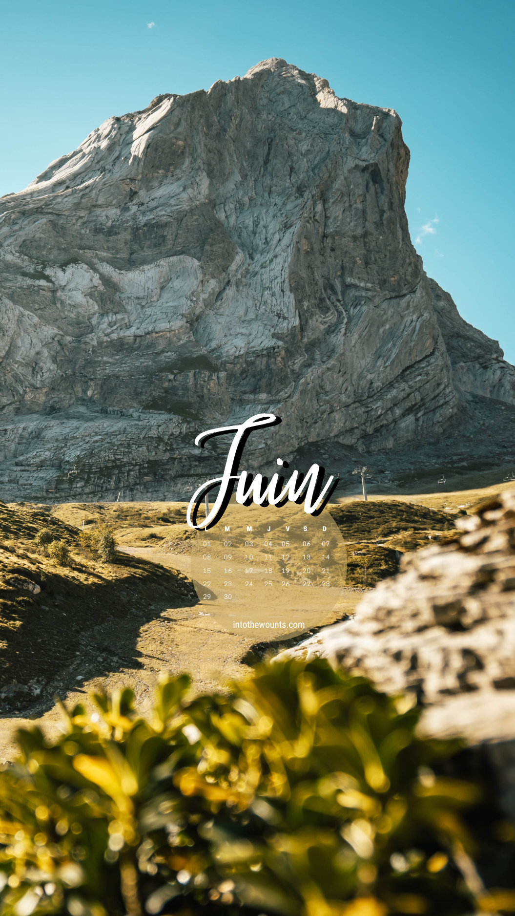 Fonds d'écran pour téléphone et ordinateur, avec et sans calendrier pour le mois de juin 2026. Thème montagnes / été