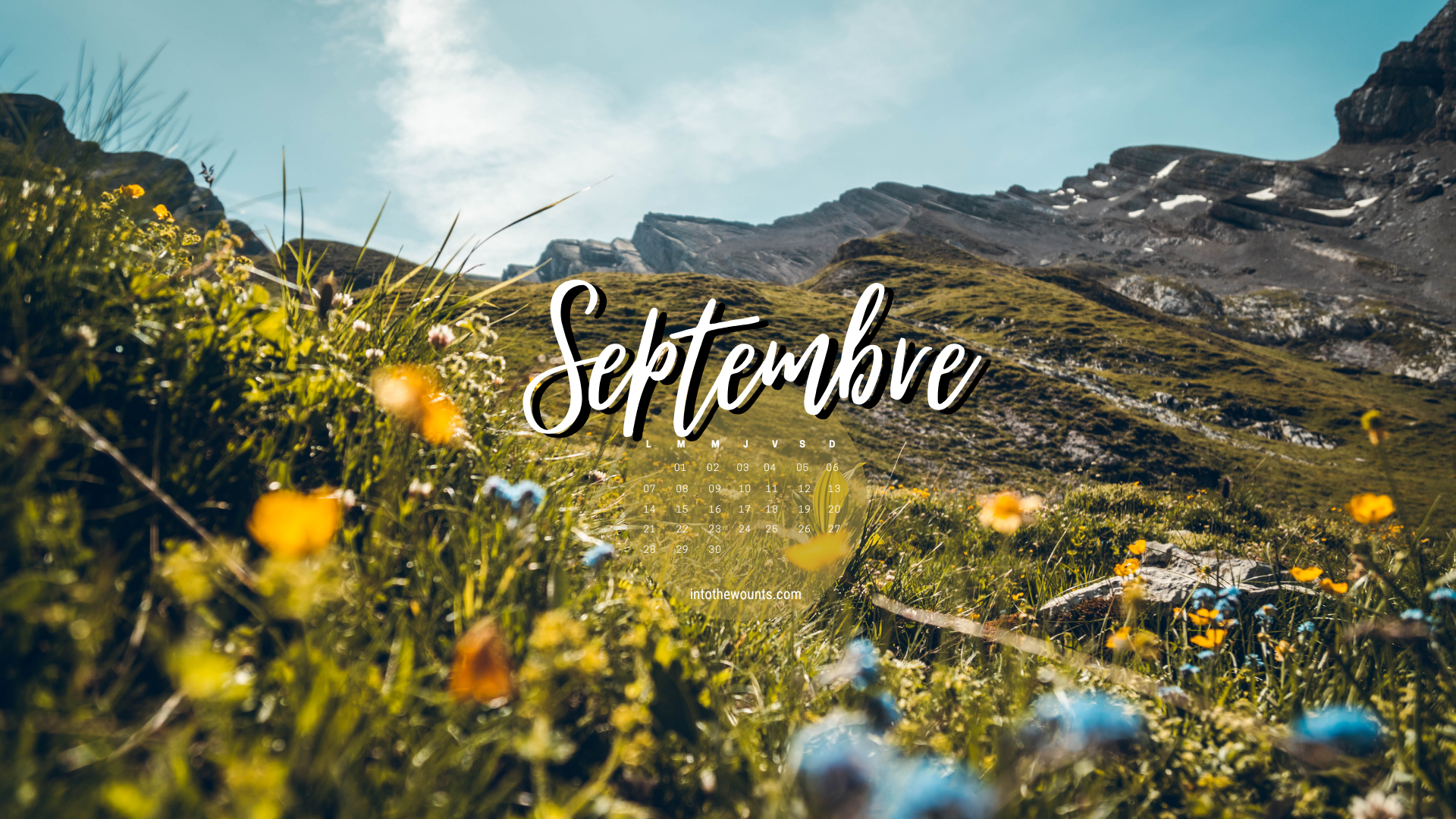 Fond d'écran ordinateur septembre 2026 avec calendrier - La Clusaz, prairie de fleurs jaunes et violettes, sentier de montagne